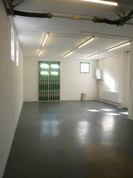 Blenheim Rd, Epsom à louer - Photo intérieure – Image 2 sur 6