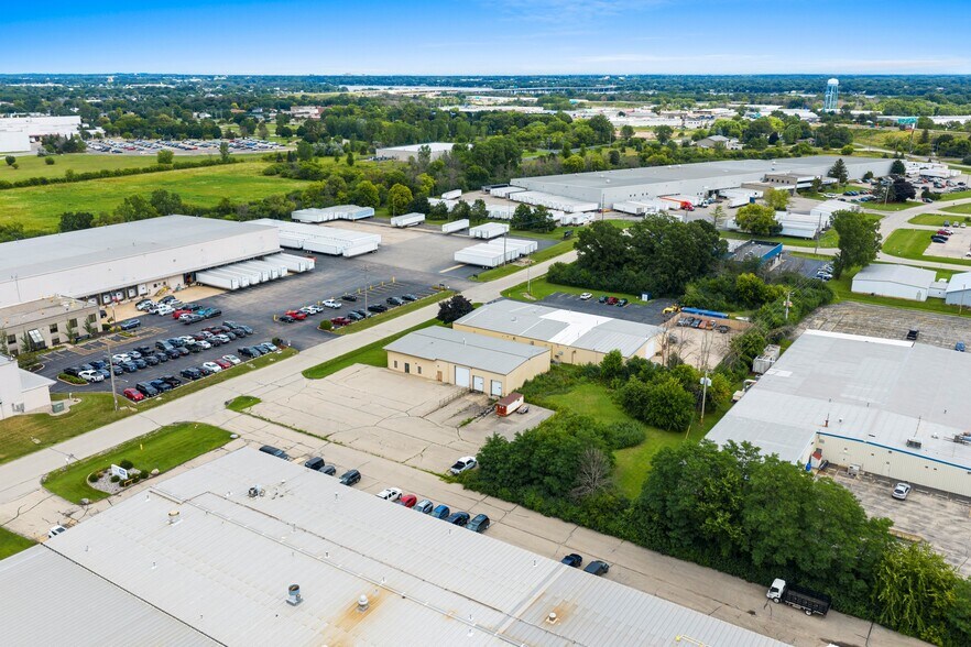 1373 Kimberly Dr, Neenah, WI à vendre - Photo de l’immeuble – Image 3 sur 66