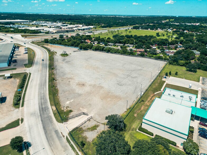 4550 Village Creek Rd, Fort Worth, TX à vendre - Photo de l’immeuble – Image 3 sur 4