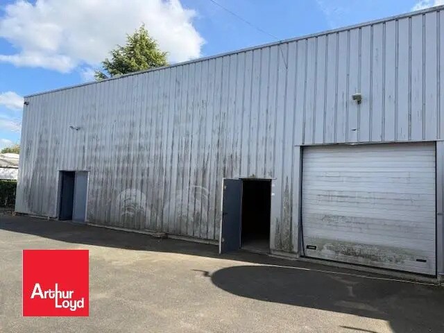 Local d’activités dans Barjouville à louer Photo de l’immeuble– Image 1 sur 5