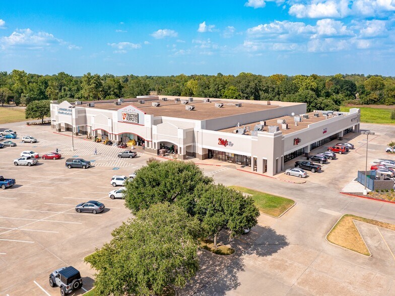 12466 I 45 N, Willis, TX à louer - Photo de l’immeuble – Image 3 sur 14