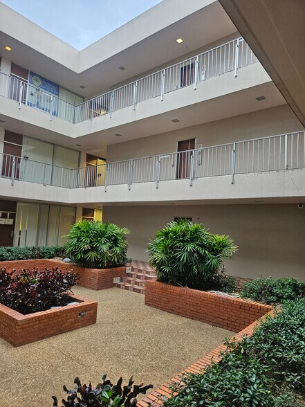 6151 Miramar Pky, Miramar, FL à louer - Photo de l’immeuble – Image 3 sur 7