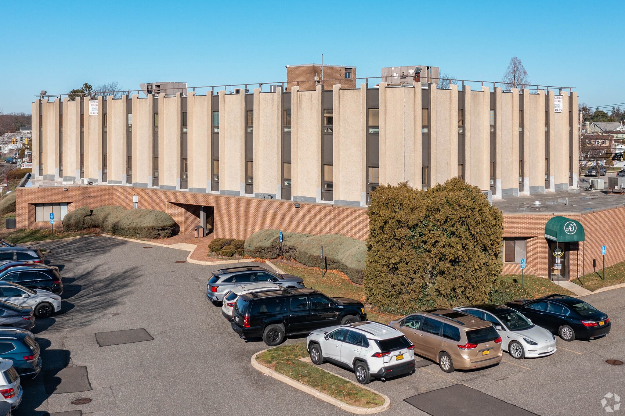 120 Bethpage Rd, Hicksville, NY à louer Photo principale– Image 1 sur 11