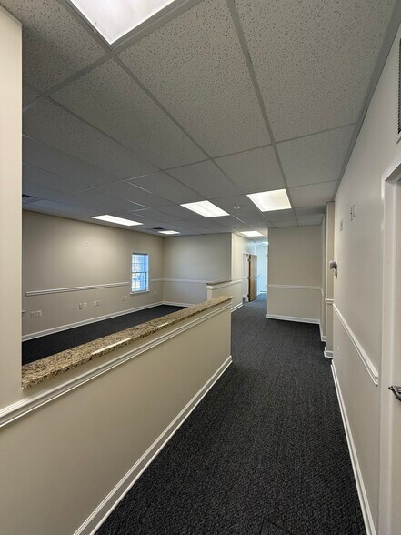23077 Three Notch Rd, California, MD à vendre - Photo de l’immeuble – Image 2 sur 31