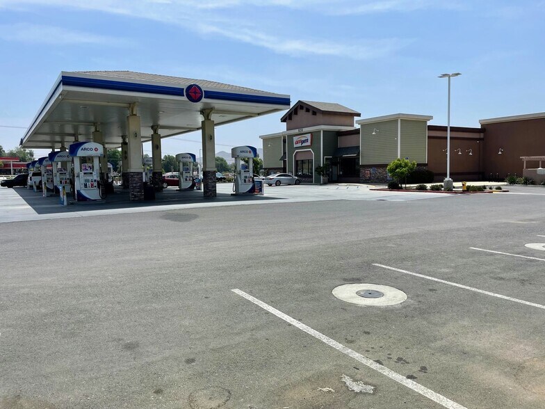 8254 Mission Blvd, Jurupa Valley, CA à louer - Photo de l’immeuble – Image 3 sur 32