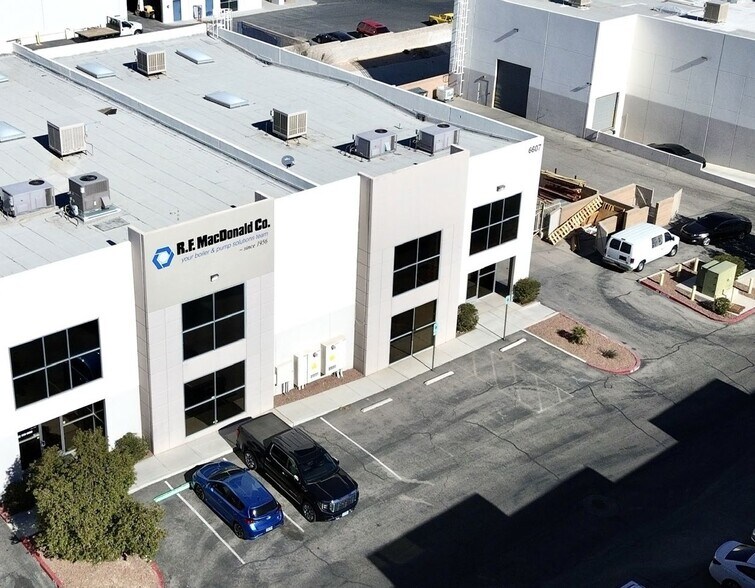 6607 Schuster St, Las Vegas, NV à louer - Photo de l’immeuble – Image 3 sur 6