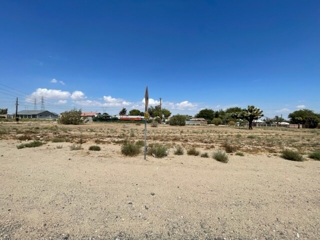 13930 Main St, Hesperia, CA à vendre - Photo principale – Image 1 sur 17