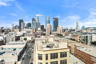 420 E 3rd St, Los Angeles, CA à louer Photo intérieure– Image 1 sur 24