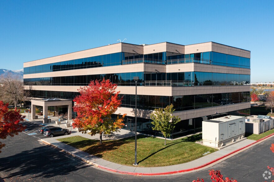 2835 Decker Lake Dr, Salt Lake City, UT à louer - Photo principale – Image 1 sur 13