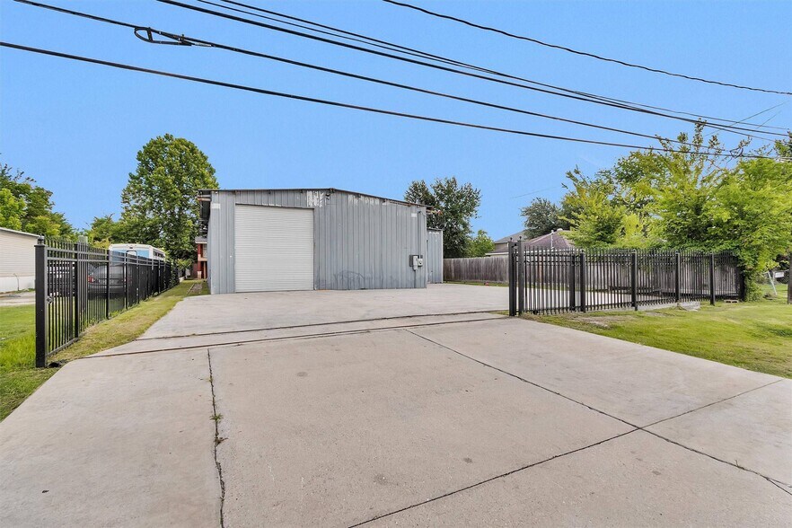 207 Aldine Mail Rd, Houston, TX à vendre - Photo de l’immeuble – Image 1 sur 1