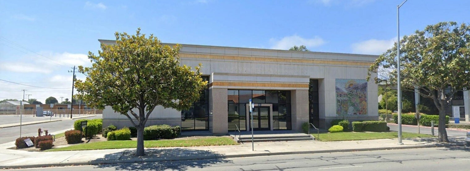 584 S Main St, Salinas, CA à vendre Photo de l’immeuble– Image 1 sur 7