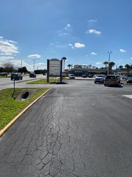 3910 S Washington Ave, Titusville, FL à louer - Photo de l’immeuble – Image 3 sur 16