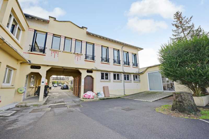 Bureau dans Nanterre à louer - Photo de l’immeuble – Image 2 sur 6