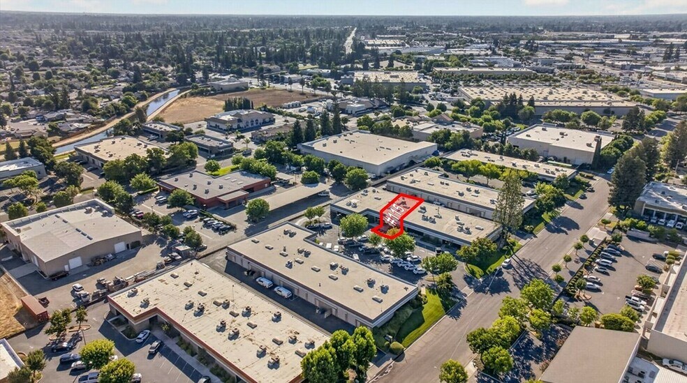 4672 W Jennifer Ave, Fresno, CA à louer - Photo de l’immeuble – Image 2 sur 16
