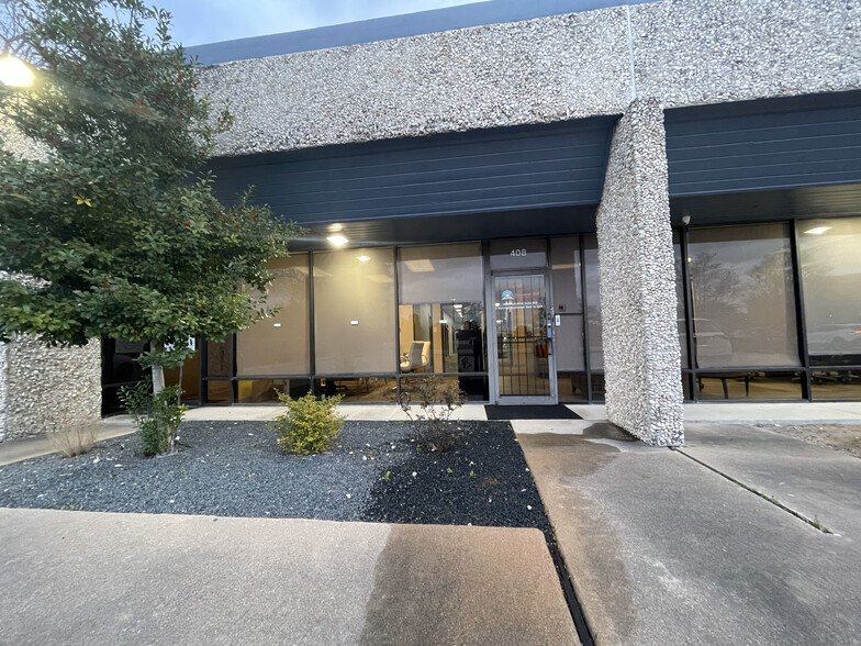9434 Katy Fwy, Houston, TX à louer - Photo de l’immeuble – Image 1 sur 10
