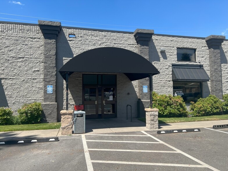 1012 SE Cleveland Square Loop, Bend, OR à louer - Photo principale – Image 1 sur 18