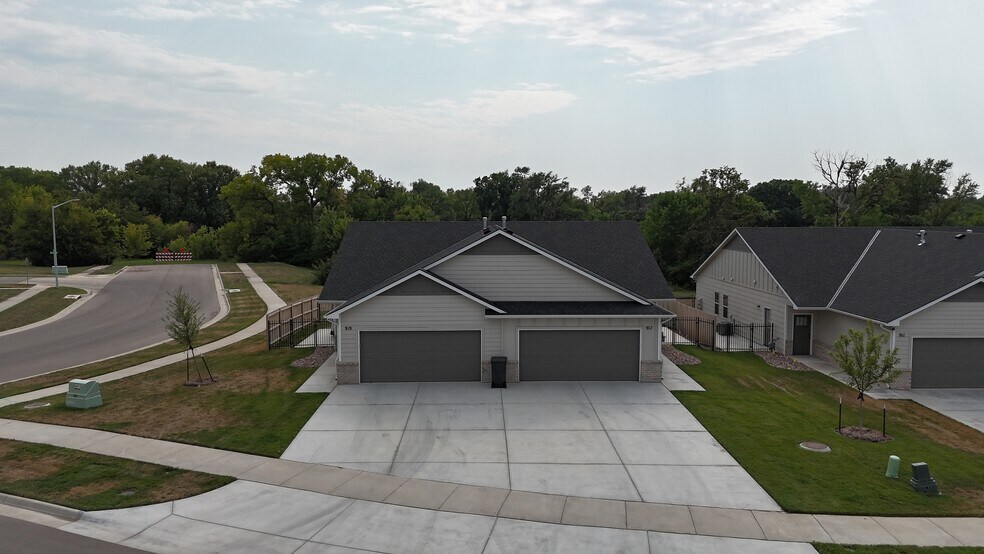 803 S Logan St, Newton, KS à vendre - Photo de l’immeuble – Image 1 sur 8