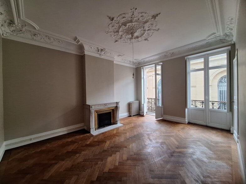 Bureau dans Bordeaux à louer - Photo de l’immeuble – Image 2 sur 12