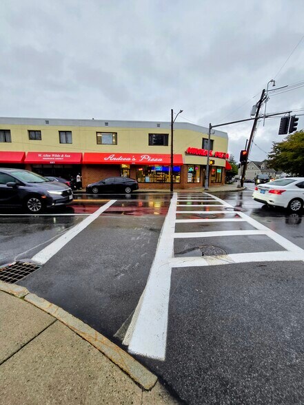 881-889 Main St, Winchester, MA à louer - Photo de l’immeuble – Image 2 sur 3