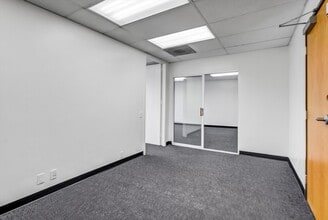 8405 Pershing Dr, Los Angeles, CA à louer Photo intérieure– Image 2 sur 11