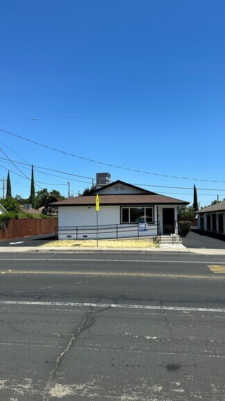 Plus de détails pour 425 E Center St, Manteca, CA - Bureau à louer