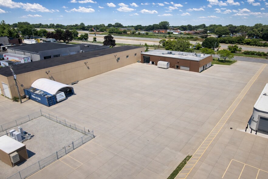 14156 E 11 Mile Rd, Warren, MI à vendre - Photo de l’immeuble – Image 2 sur 18