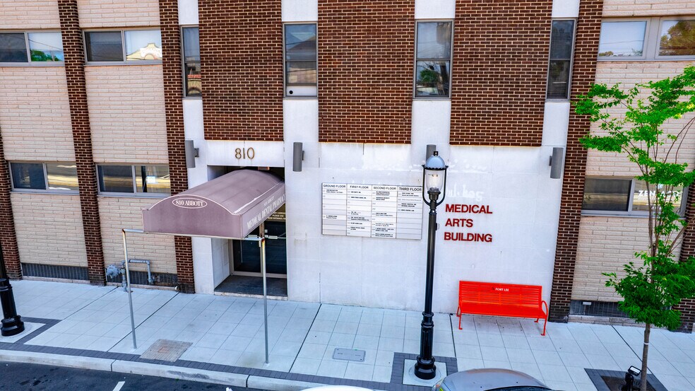 810 Abbott Blvd, Fort Lee, NJ à vendre - Photo de l’immeuble – Image 2 sur 9