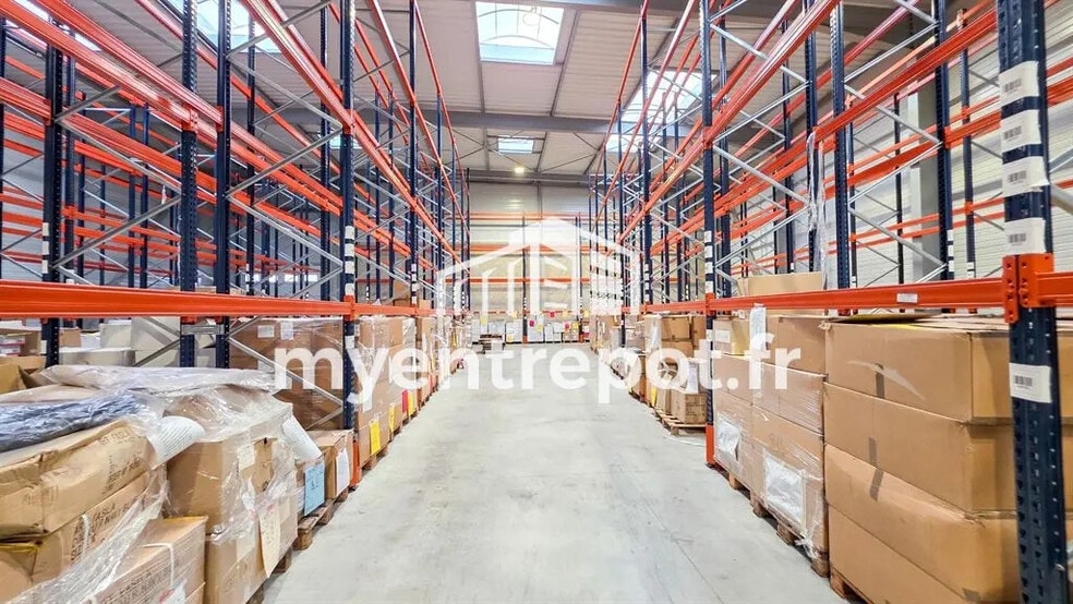 Local d’activités dans Roquefort-la-Bédoule à louer - Photo de l’immeuble – Image 2 sur 6