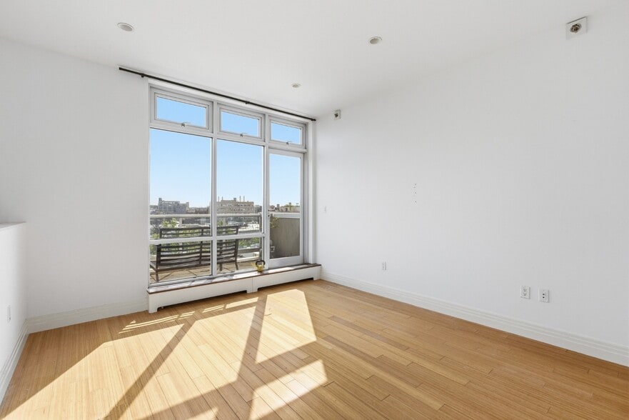 146 Diamond St, Brooklyn, NY à vendre - Photo intérieure – Image 3 sur 10