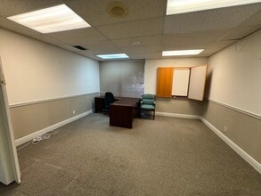 2810 E Oakland Park Blvd, Fort Lauderdale, FL à louer Photo intérieure– Image 2 sur 7