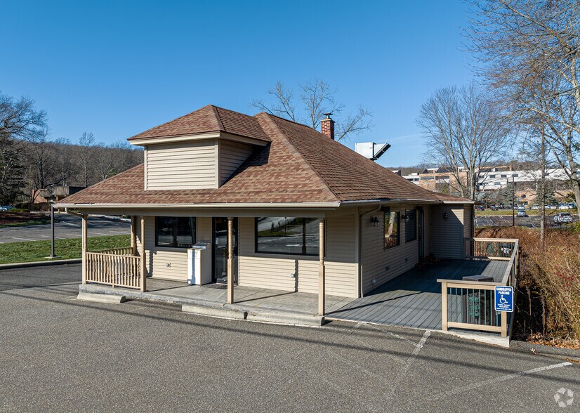 702 Chase Pky, Waterbury, CT à louer - Photo de l’immeuble – Image 3 sur 7