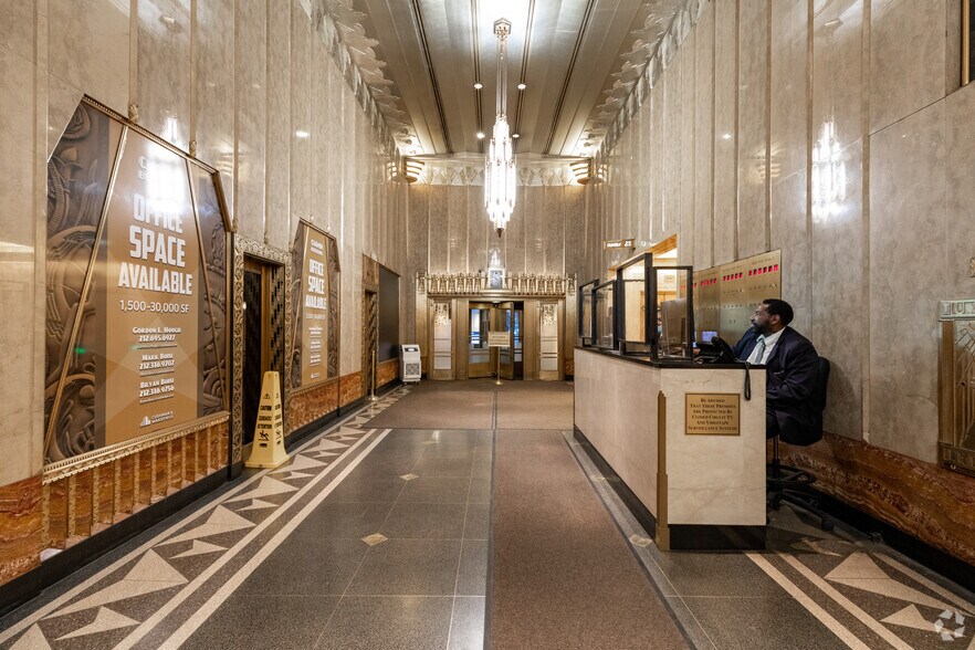 122 E 42nd St, New York, NY à louer - Hall d’entrée – Image 3 sur 23