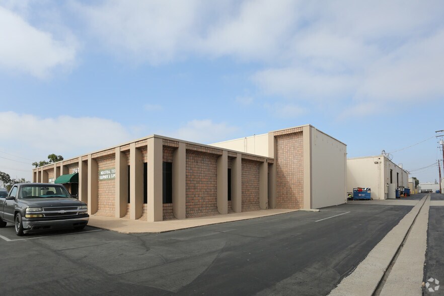 3941-3969 E La Palma Ave, Anaheim, CA à louer - Photo de l’immeuble – Image 3 sur 10