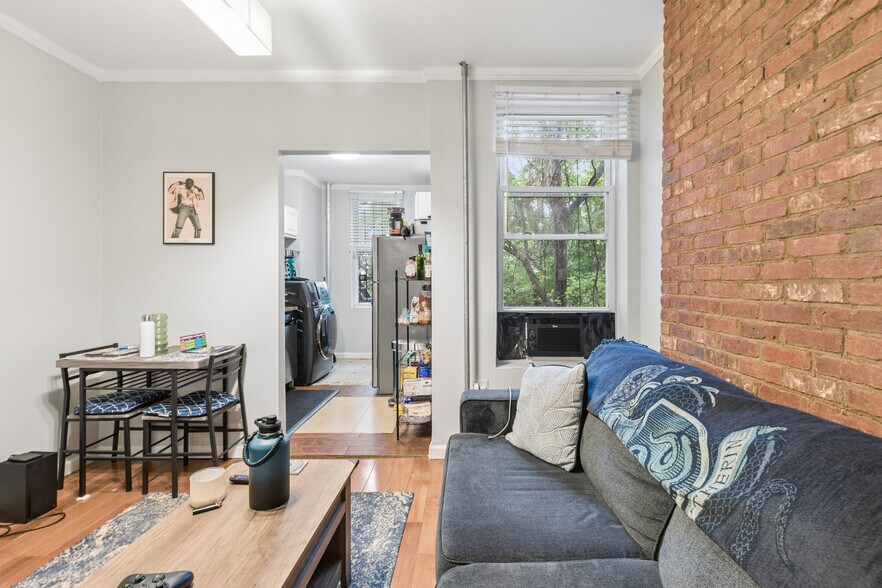 377 Chauncey St, Brooklyn, NY à vendre - Photo de l’immeuble – Image 2 sur 4