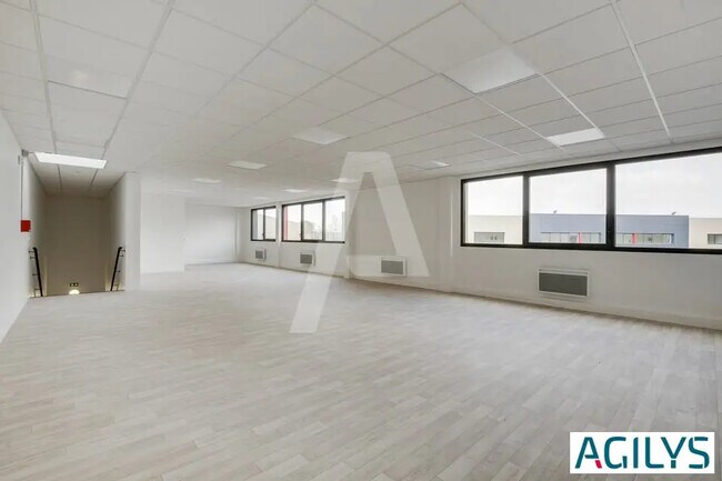 Plus de détails pour Local d'activités à louer