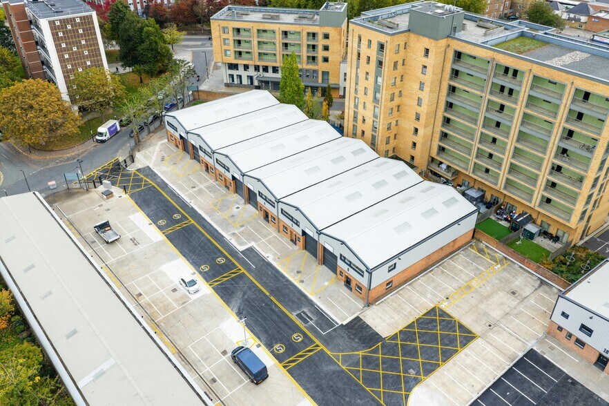 Langhedge Ln, Londres à louer - Photo de l’immeuble – Image 2 sur 17