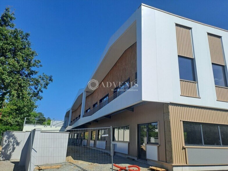 Local d'activités dans Carquefou à vendre - Photo de l’immeuble – Image 2 sur 9