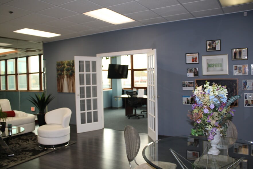 276-278 Turnpike Rd, Westborough, MA à louer - Photo de l’immeuble – Image 3 sur 7