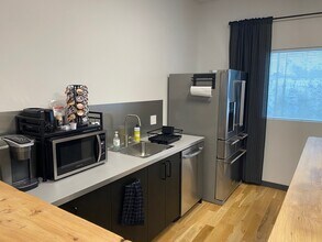 2327 W Commodore Way, Seattle, WA à louer Photo intérieure– Image 2 sur 5