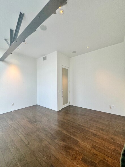 15840 Ventura Blvd, Encino, CA à louer - Photo intérieure – Image 3 sur 14