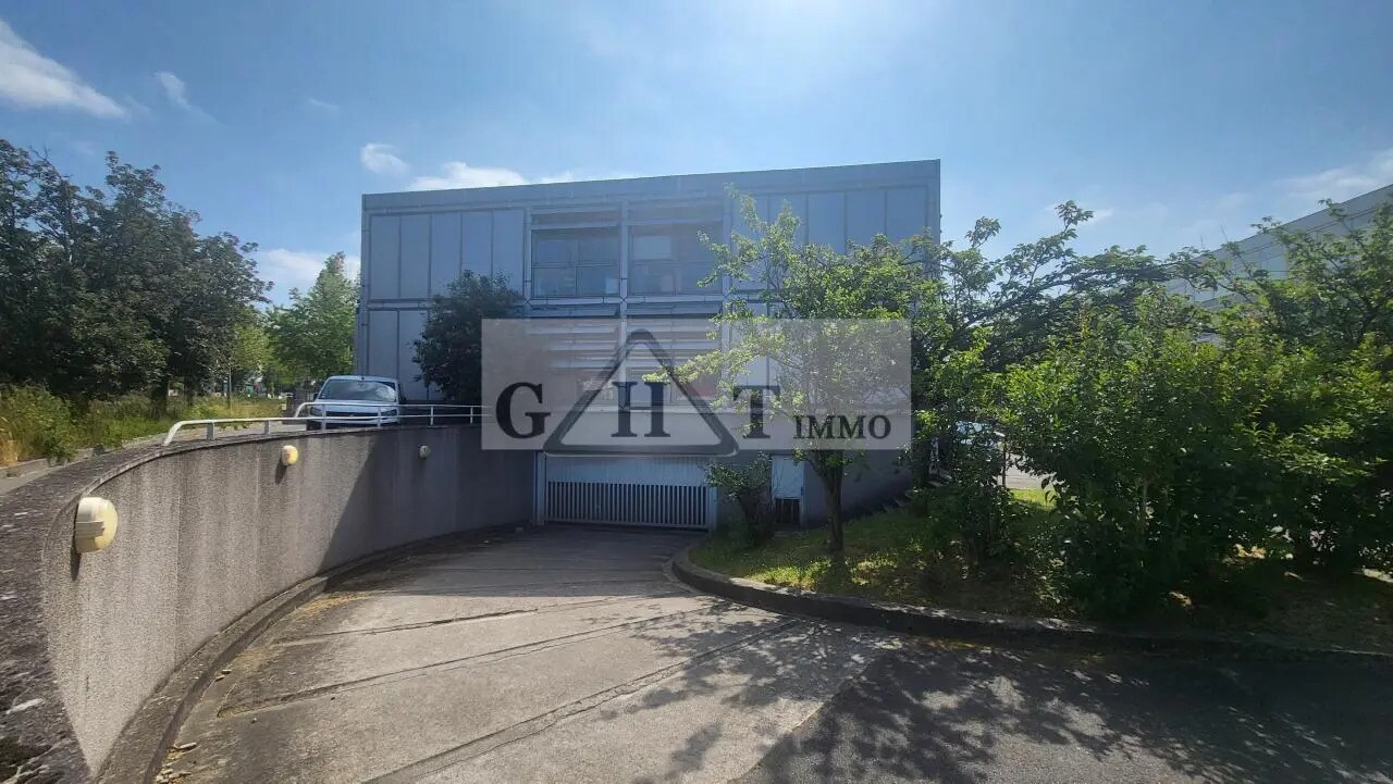 Bureau dans Sucy-en-Brie à louer Photo de l’immeuble– Image 1 sur 11