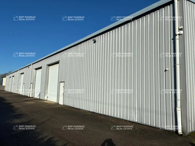 Local d'activités dans Garancières à vendre - Photo de l’immeuble – Image 3 sur 15
