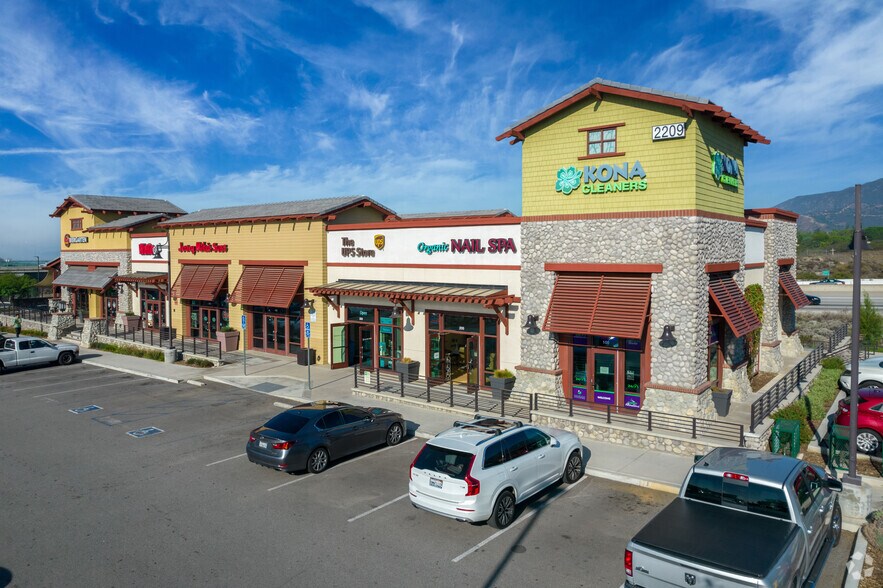 2115-2153 W Baseline Rd, Upland, CA à louer - Photo principale – Image 1 sur 18