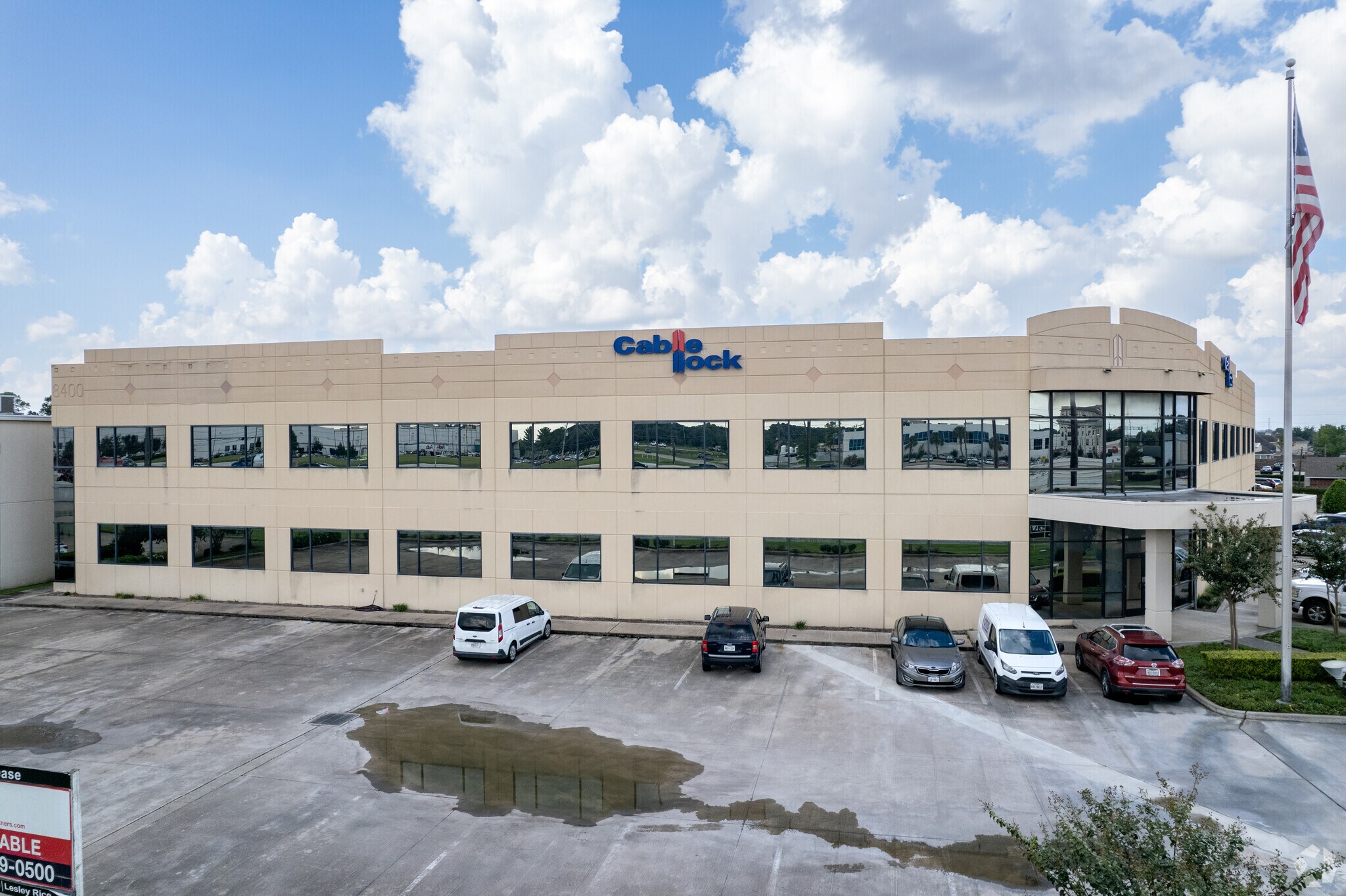 8400 N Sam Houston Pky W, Houston, TX à louer Photo principale– Image 1 sur 13