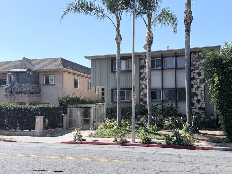 7526 Fountain Ave, West Hollywood, CA à vendre - Photo de l’immeuble – Image 2 sur 8