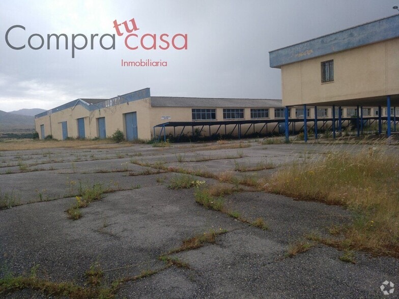 Industriel/Logistique dans Torrecaballeros, Segovia à vendre - Photo de l’immeuble – Image 2 sur 7