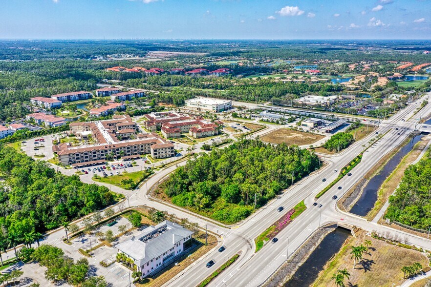 8370 Sierra Meadows Blvd, Naples, FL à vendre - Aérien – Image 3 sur 12