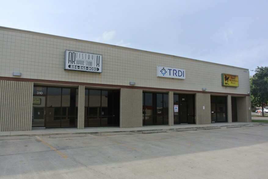 2501 S W S Young Dr, Killeen, TX à louer - Photo de l’immeuble – Image 3 sur 5