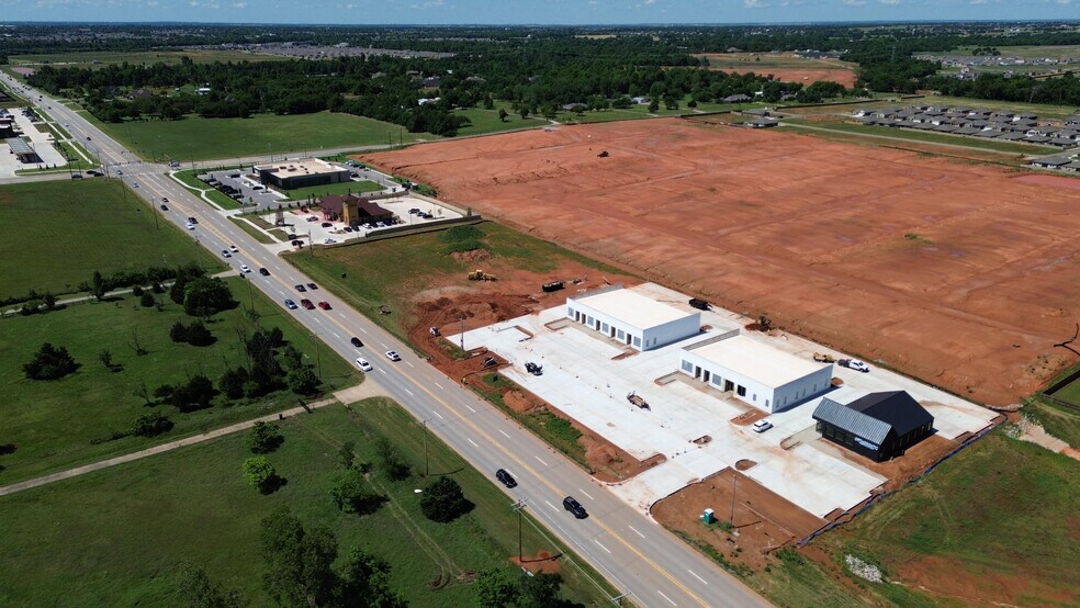 2725-2801 S Mustang Rd, Yukon, OK à louer - Photo de l’immeuble – Image 2 sur 6