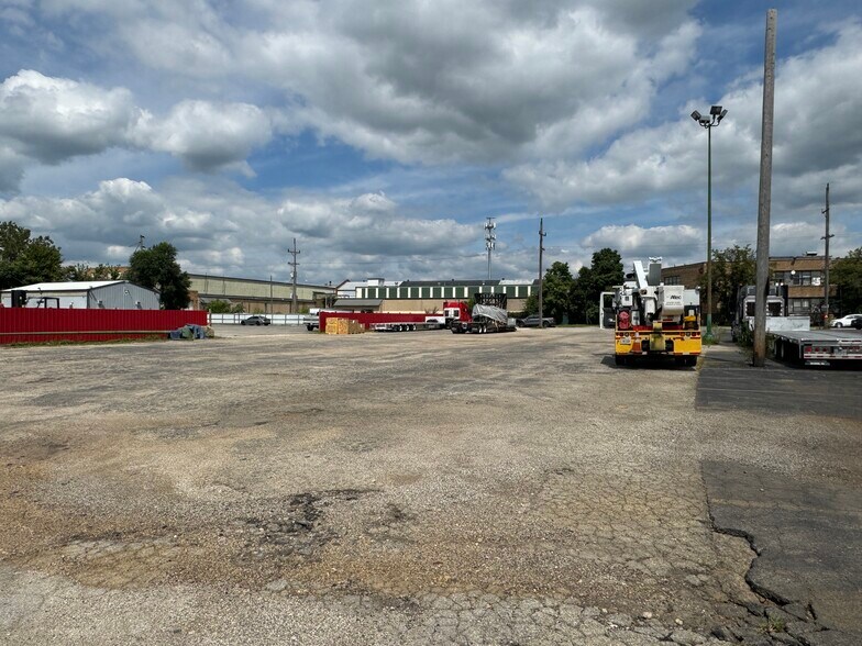 644 W Park Ave, Aurora, IL à vendre - Photo de l’immeuble – Image 2 sur 27